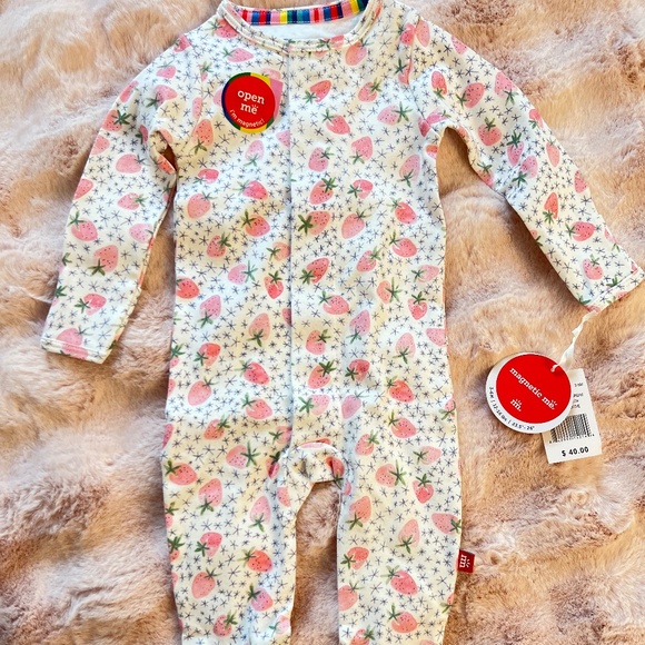 Magnetic Me Strawberries & Cream Footie - Picture 1 of 3